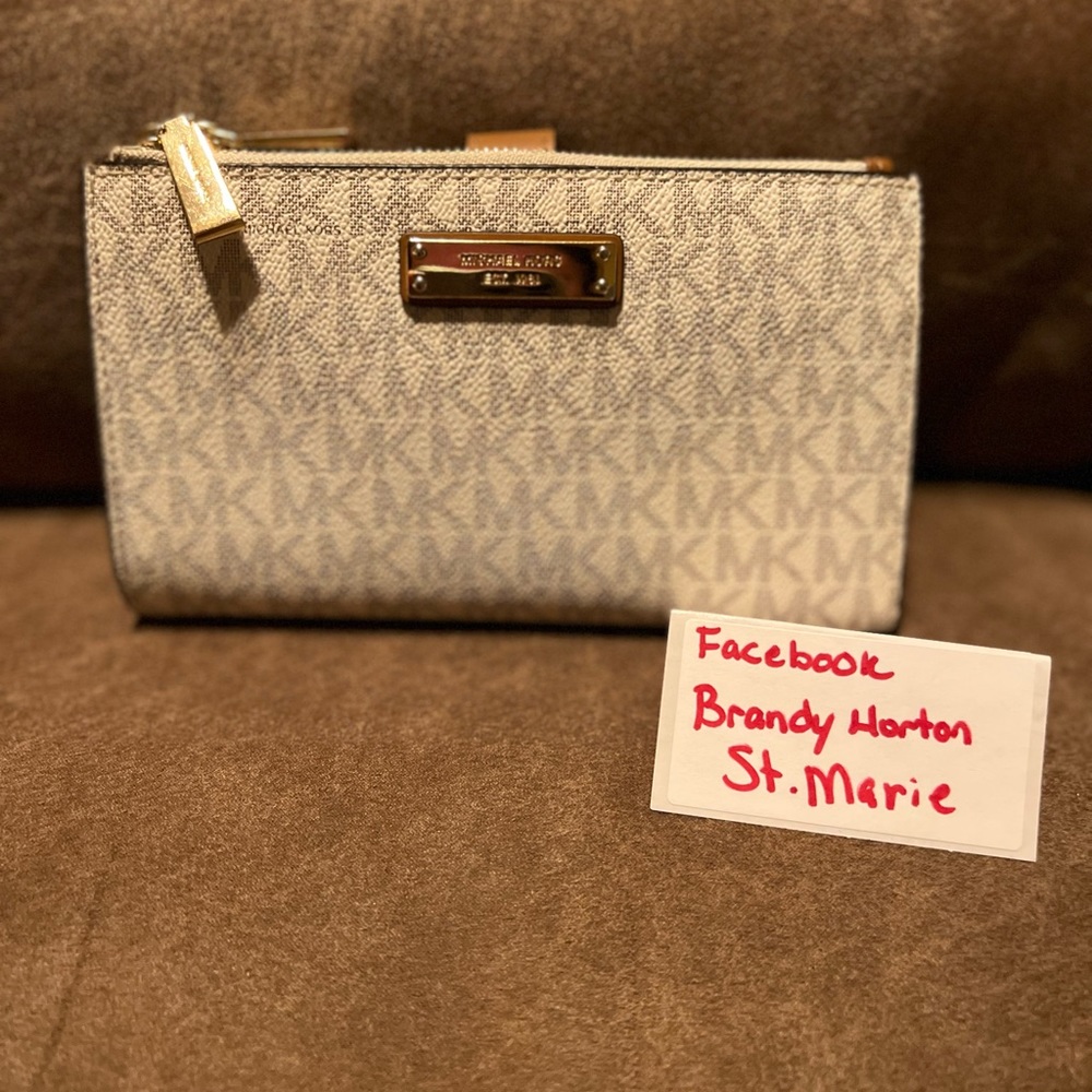 Authentic Michael Kors Jet Set Double Zip Wristlet Vanilla